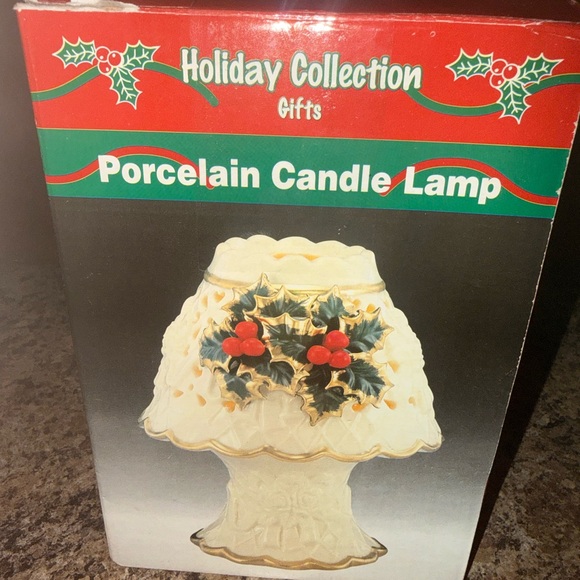 Vintage Christmas Porcelain Lamp with Holly Design 1990s - Picture 2 of 6